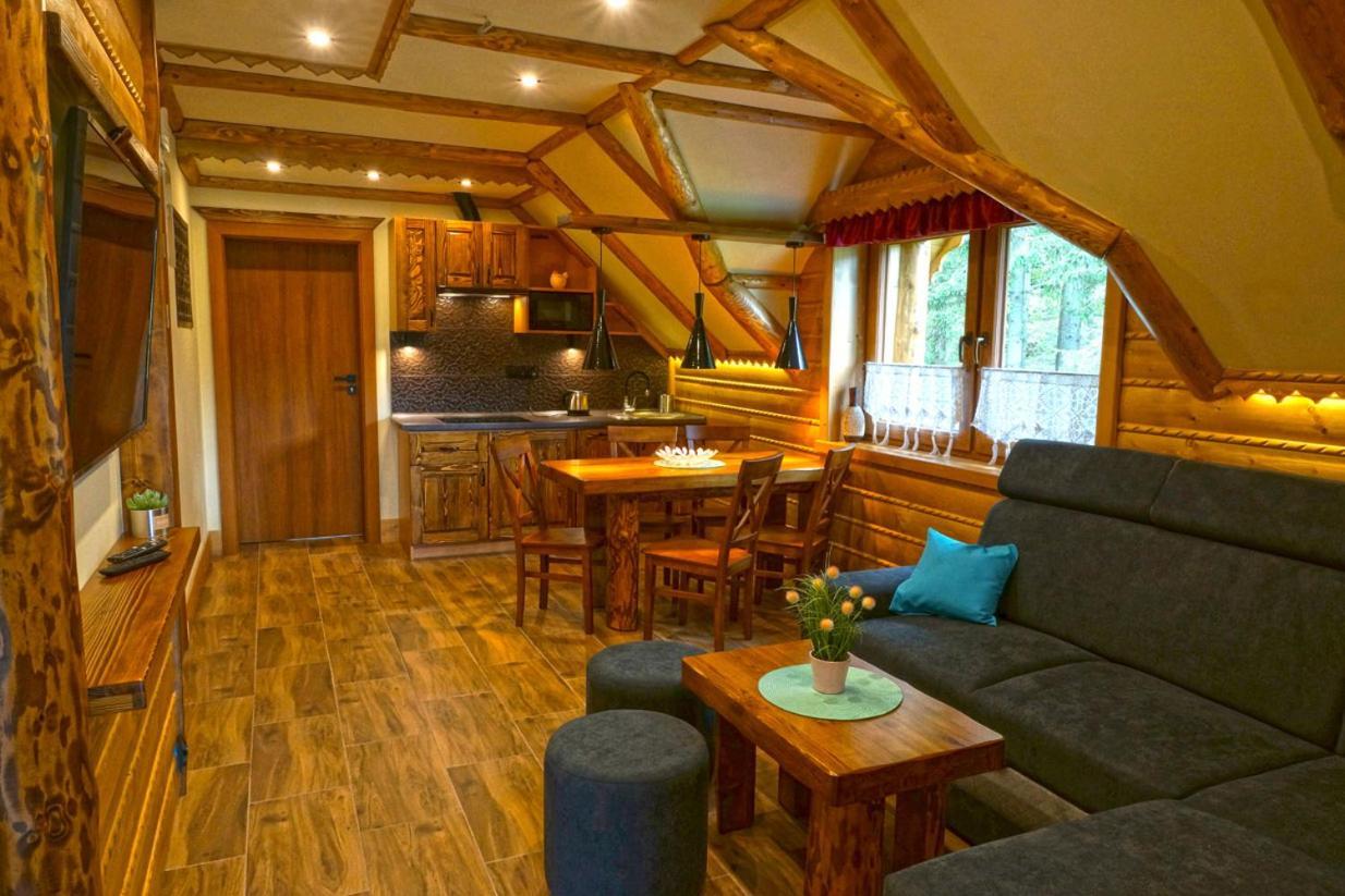 Apartamenty Zloty Gron อิสเตบนา ภายนอก รูปภาพ