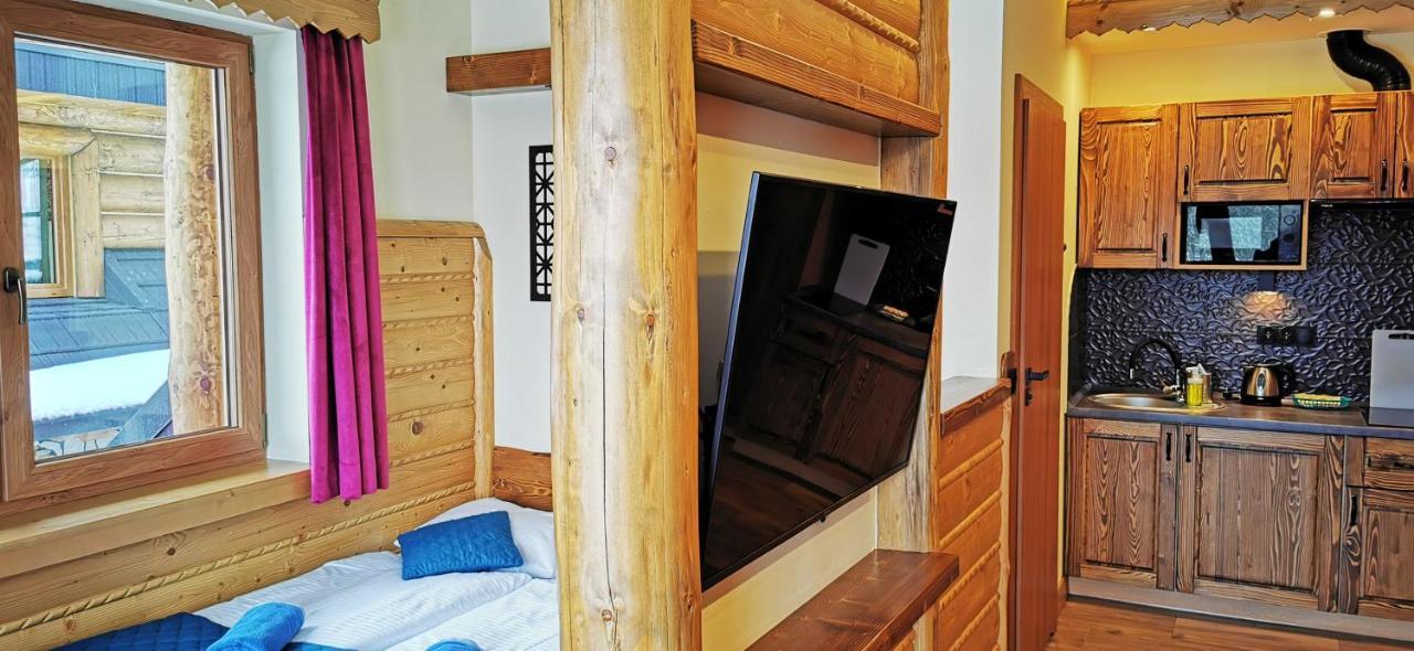 Apartamenty Zloty Gron อิสเตบนา ภายนอก รูปภาพ