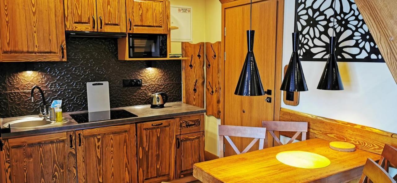 Apartamenty Zloty Gron อิสเตบนา ภายนอก รูปภาพ
