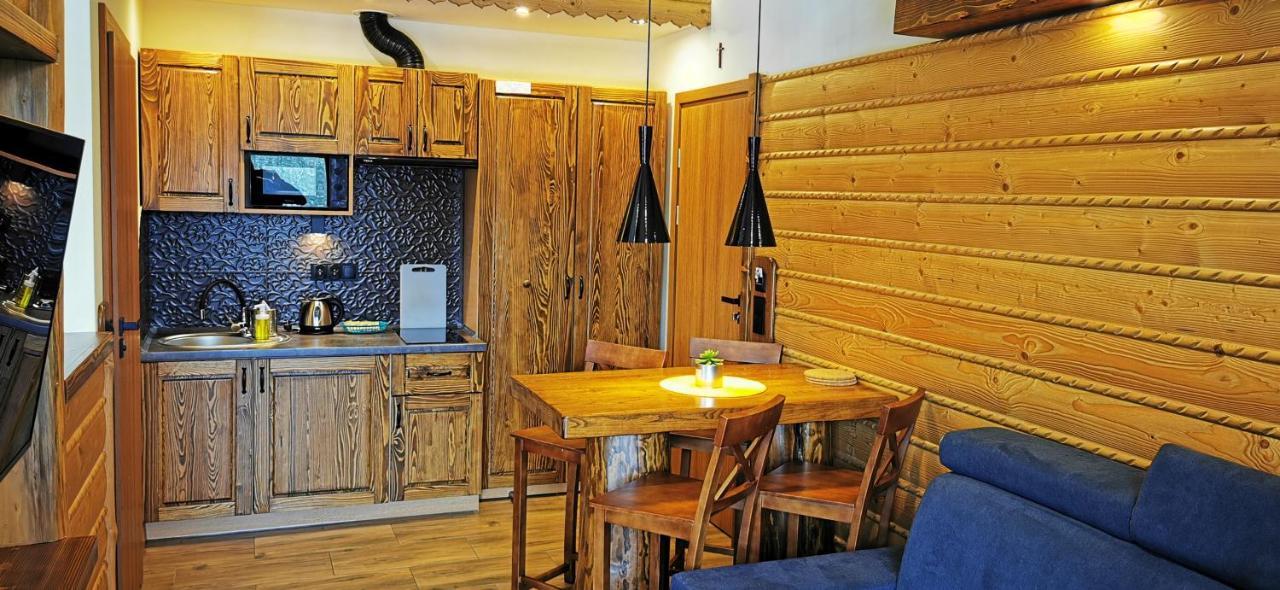 Apartamenty Zloty Gron อิสเตบนา ภายนอก รูปภาพ