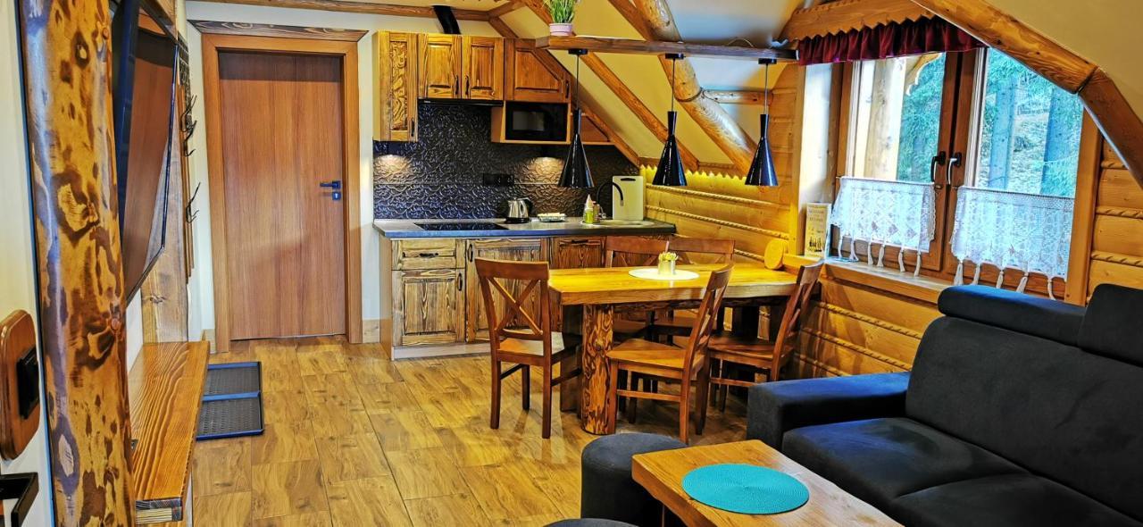 Apartamenty Zloty Gron อิสเตบนา ภายนอก รูปภาพ