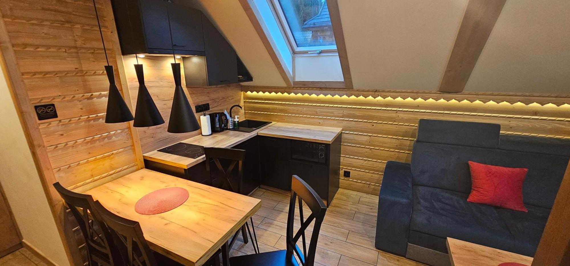Apartamenty Zloty Gron อิสเตบนา ภายนอก รูปภาพ