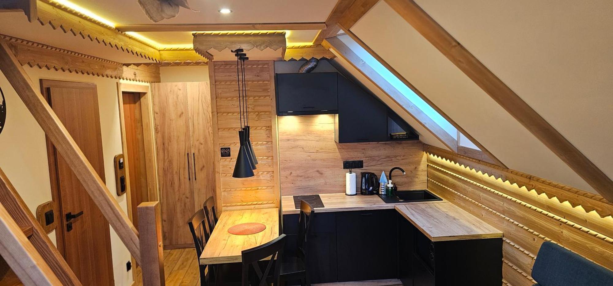 Apartamenty Zloty Gron อิสเตบนา ภายนอก รูปภาพ